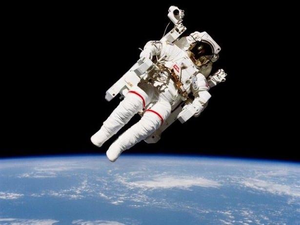 <p>Astronotlar uzayda geğiremez, çünkü geğirirlerse kusarlar.</p>
<p> </p>