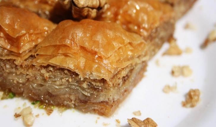 <p><strong>8- Cevizli baklava</strong></p>
