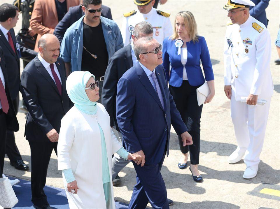 <p>Cumhurbaşkanı Recep Tayyip Erdoğan, Tuzla'da, Kınalıada Korveti (4. Milgem) Denize İndirme ve İstanbul Fırkateyni (5. Milgem) İnşaa Başlangıç Töreni'ne katıldı. Cumhurbaşkanı Erdoğan'a eşi Emine Erdoğan da eşlik etti.</p>

<p> </p>
