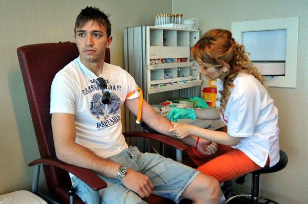 <p>FUTBOLCU OLMASAYDIN...</p>
<p><strong>Futbolcu olmasaydım doktor olurdum. Hangi uzmanlık alanı bilmiyorum ama doktor olmayı tercih ederdim.</strong><strong>Etiket:</strong></p>
<p> </p>