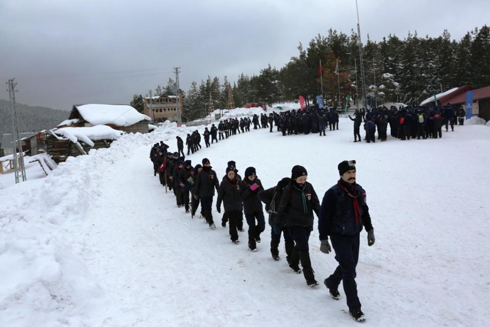 <p>İBB Lojistik Destek Merkezi aşçıları tarafından bütün yemek ihtiyaçlarının karşılandığı kampta ayrıca İBB tarafından kampa ulaşım ve sağlık gibi alanlarda destek veriliyor.</p>
