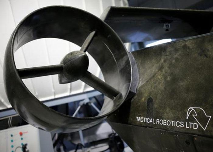 <p>Pilot olmadan uçabilen araç, bin 500 ton ağırlığında... 500 kilogram da yük taşıyabiliyor. 14 milyon dolarlık bir fiyatı olması tahmin edilen aracın 2020 yılında piyasaya sürülmesi bekleniyor.</p>
