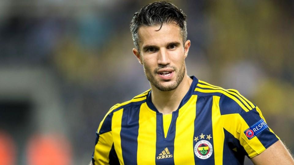 <p>VAN PERSİE - Son haftalarda takımının gol yükünü çeken Hollandalı futbolcu Robin van Persie, Galatasaray'ın savunmasına zor anlar yaşatacak. Pereira'nın artık 11'e almaya başladığı ve taraftarların da 11'de görmek istediği van Persie, derbide adı kesin 11'e yazılacak isimlerden...</p>
<p> </p>