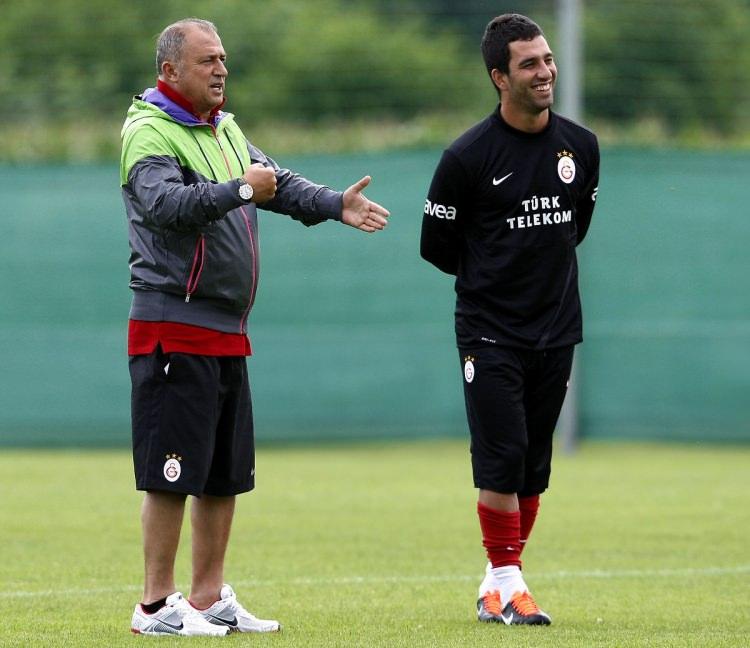 <p>Terim'e 'baba' diyen Arda; Arda'ya 'oğlum' diyen Terim şimdilerde birbirlerinin ismini dahi ağızlarına almıyor.</p>
