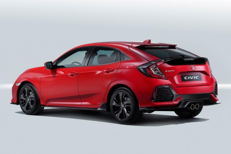 <p>Honda Civic, kompakt sınıfta öne çıkan modeller arasında. Civic deyince akla Japonlar'a özgü tasarım ve performans gelir. Kendine ait çok geniş bir kitlesi olan otomobil, diğer modellere göre de daha ulaşıbilir bir seviyede.</p>