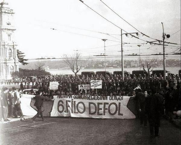 <p>Halk, işgal kuvvetlerine karşı tepkisini dile getiriyor</p>

<p> </p>
