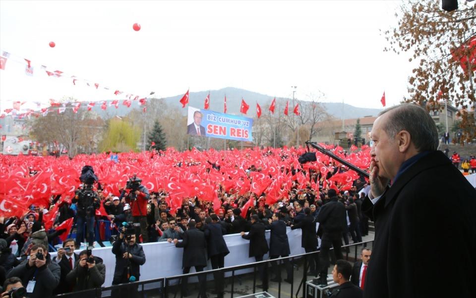 <p>Cumhuriyet Meydanı'nda düzenlenen toplu açılış töreninde vatandaşlara hitap etti.</p>