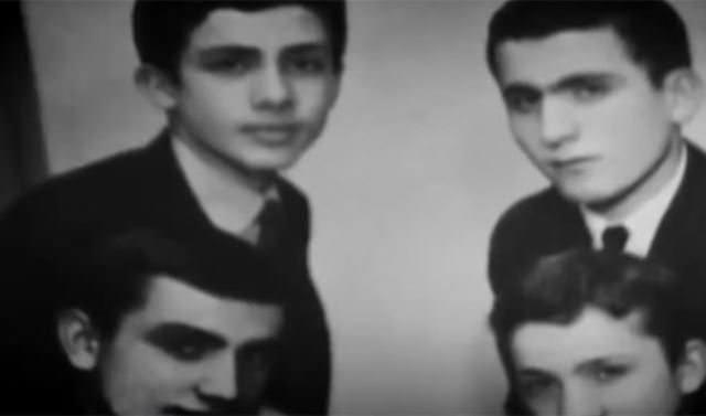 <p>1966 yılında şehrin tek imam-hatip lisesi olan, İstanbul İmam-Hatip Lisesi'ni yatılı olarak kazandı.</p>

<p> </p>
