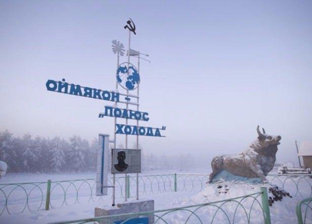 <p>Oymyakon'da en zor işlerden biri ölüleri gömmek. Önce donmuş zemin sıcak kömürle yumuşatılıyor, ardından iş makineleriyle kazılıyor.</p>