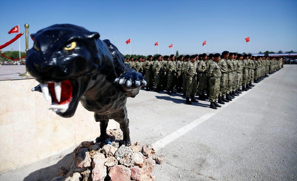 <p>Türk Silahlı Kuvvetlerinin dünyanın en güçlü ordularından biri ve Türk ulusunun ayrılmaz bir parçası olduğunu ifade eden Ağbuga, "Daima ulusunun hizmetinde olan Türk Silahlı Kuvvelerimiz, gücünü Atatürkçü düşünce sisteminden, mutlak itaate dayalı disiplin anlayışından, sarsılmaz birlik ve beraberlik ruhundan ve daha da önemlisi bağrından çıktığı yüce Türk milletinin ona olan güveninden ve sevgisinden almaktadır." dedi.</p>
