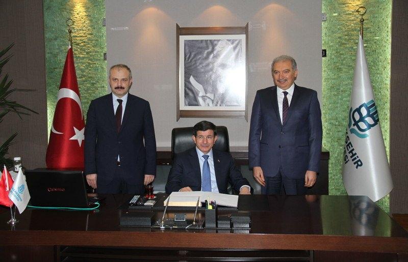 <p>2009 senesinde Başakşehir ve Bahçeşehir birleşerek ilçe oldu. Bunun üzerine Uysal da "29 Mart 2009" Yerel Seçimlerinde "Başakşehir Belediye Başkanı Adayı" adayı oldu.</p>
<p> </p>