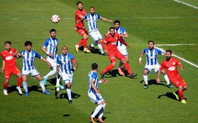 <p><strong>1. LİG'E SON BİLET</strong></p>

<p> </p>

<p>2. Lig’de Ankaragücü ve İstanbulspor’un ardından TFF 1. Lig’e yükselecek üçüncü ve son ekibin belli olacağı play-off’ta yarı final maçları devam ediyor. Büyükşehir Belediye Erzurum - Amed Sportif Faaliyetler ve Gümüşhane - Kastamonu 1966 maçlarının galipleri finalde karşılaşacak.</p>
