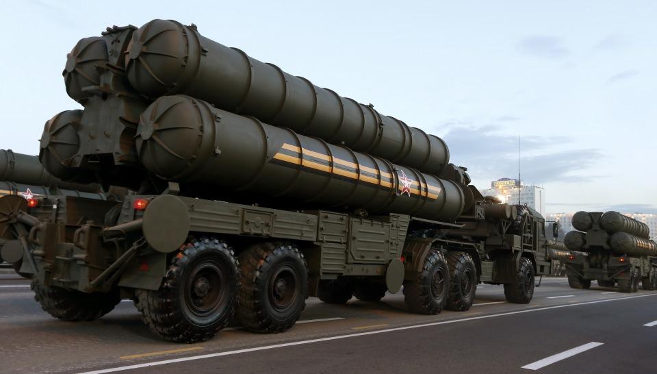 <p>S-400 komuta merkezi aynı anda 6 bataryaya komut verebilme özelliğine sahip. </p>
