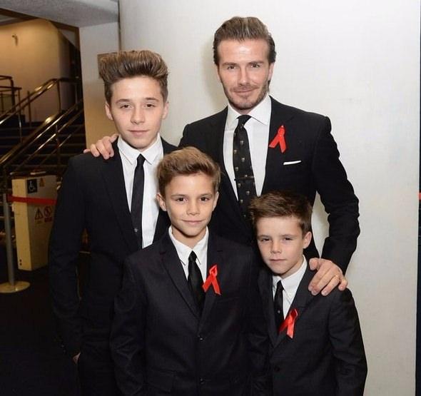 <p>David Beckham ve Brooklyn, Romeo, Cruz</p>