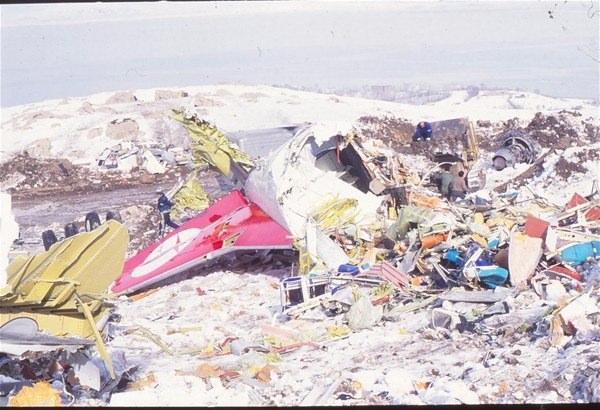 <p><strong>29 aralık 1994</strong></p>
<p>VAN'A İNERKEN DÜŞEN THY'NİN MERSİN UÇAĞINDA 59 KİŞİ ÖLDÜ. </p>