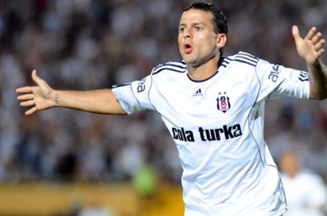 <p>Muhabir: Sergen, yeni transferler için neler söyleyeceksin?</p>
<p>Sergen: Gökhan genç çocuk, önünde daha çok yıllar var. Bobo…Bobo’nun da adı güzel.</p>