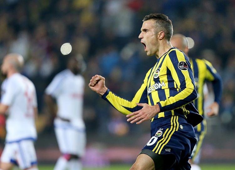 <p>Robin van Persie Fenerbahçe 904 bin TL</p>
