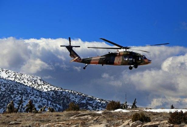 <p>Kayseri'de bulunan 1. Komando Tugayı'nın 945 kilometrekare alanda gerçekleştirdiği "Mızrak-2 Arazi Tatbikatı" gerçeğini aratmayan görüntülere sahne oldu.</p>
<p> </p>