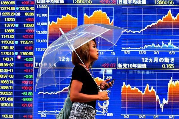 <p><strong>16 - Japonya</strong><br />
IMF ülkenin 2015 yılında yüzde 1; 2016 yılında ise yüzde 1,2 büyüyeceğini öngörüyor.</p>
