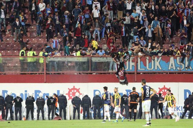 <p>Ben 5 yıldan beri maça gitmiyorum. Çünkü kendimi yakmak istemiyorum. Gitsem ben de atlarım sahaya.</p>
<p> </p>