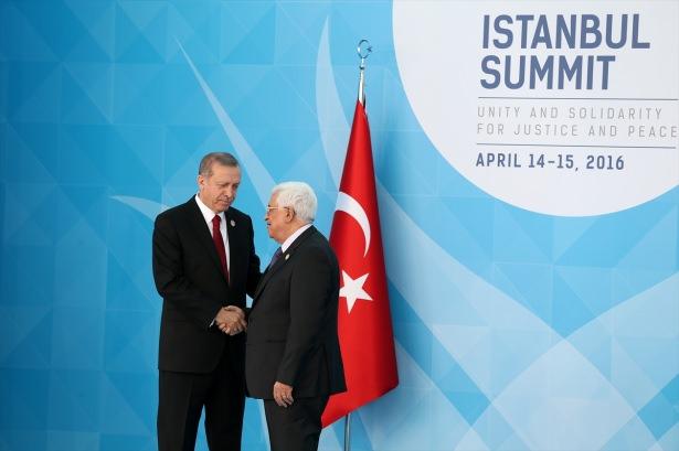 <p>Cumhurbaşkanı Recep Tayyip Erdoğan, İslam İşbirliği Teşkilatı'na (İİT) üye 30’un üzerinde ülkenin devlet ve hükümet başkanlarını karşıladı.</p>
<p> </p>