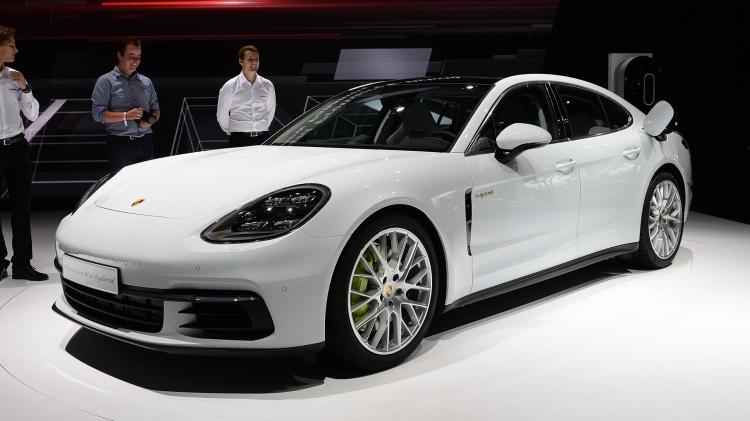 <p>Porsche Panamera 4 E-Hybrid</p>
