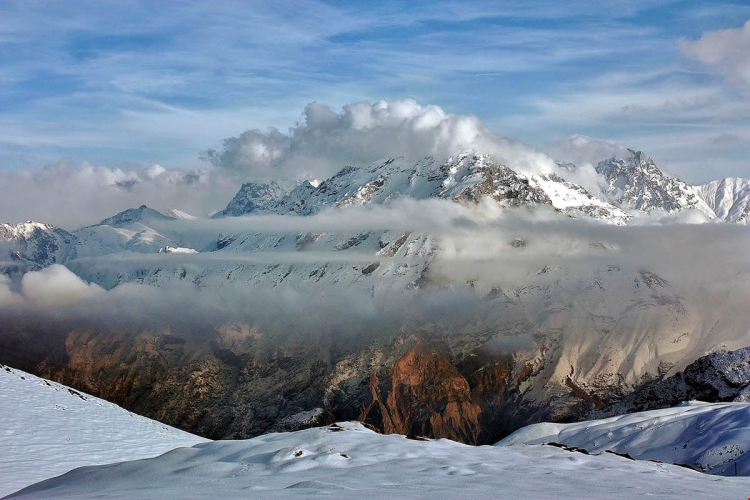 <p>Hakkari<br />
<br />
Nüfusu: 267 813 <br />
Toplam otomobil sayısı: 2 048<br />
Kaç kişiye bir otomobil düşüyor: 130,8</p>
