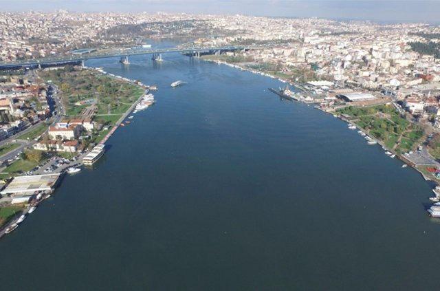 <p>Bunun üzerine inşası hızlandırılan kazıklar üzerine yapılan yeni köprü yangından bir ay sonra hizmete alındı.</p>
<p> </p>