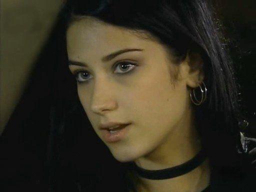 <p><strong>Hazal Kaya</strong></p>

<p>Güzel oyuncu kariyerine Genco ile başladı. Daha sonra Aşk-ı Memnu ve Adını Feriha Koydum ile devam etti.</p>
