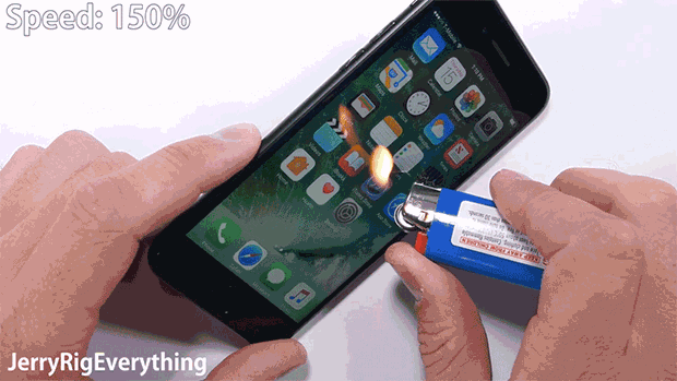 <p>iPhone 7'nin camı da ateşe karşı fena bir test vermiyor.</p>

<p> </p>
