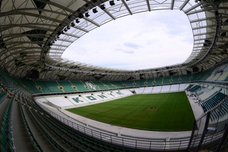 <p>Konya Büyükşehir Stadyumu<br />
<br />
​İstanbul’dan sonra milli takıma bağrını açtı. Euro 2016 bileti bu statta inanılmaz destekle geldi. Hırvatistan maçı kapasite bakımından en uygun statların başında geliyor. Fakat TFF, bu güne kadar çok maç verdiği Konya’yı bu defa pas geçip daha az şans alan şehirlere verebilir.</p>
