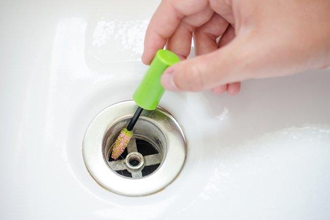 <p><strong>Tıkanan lavabo giderini açma</strong></p>

<p>Maskara fırçası bakım ürünleri dışında da kullanılabilir. Örneğin tıkanan lavboları fırça ile temizleyerek saç ve sıkışmış ufak şeyleri temizleyebiliriz.</p>
