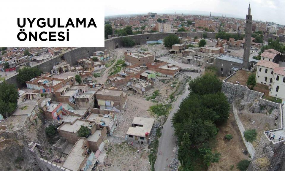 <p>Diyarbakır'da terör örgütü PKK üyelerinin saldırılarında ağır hasar gören tarihi Sur ilçesi "TOKİ Peyzaj Düzenlemesi ve Rekreasyon Projesi" kapsamında yeniden inşa ediliyor.</p>

<p> </p>

<p> </p>
