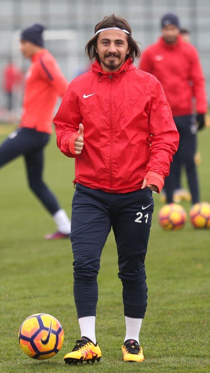 <p><strong>RECEP NİYAZ - ÇAYKUR RİZESPOR</strong><br />
<br />
18 YAŞINDAKİ PİYASA DEĞERİ: 2 milyon Euro (Fenerbahçe)<br />
<br />
GÜNCEL PİYASA DEĞERİ: 1.2 milyon Euro<br />
<br />
FARK: -0.8 milyon Euro</p>
