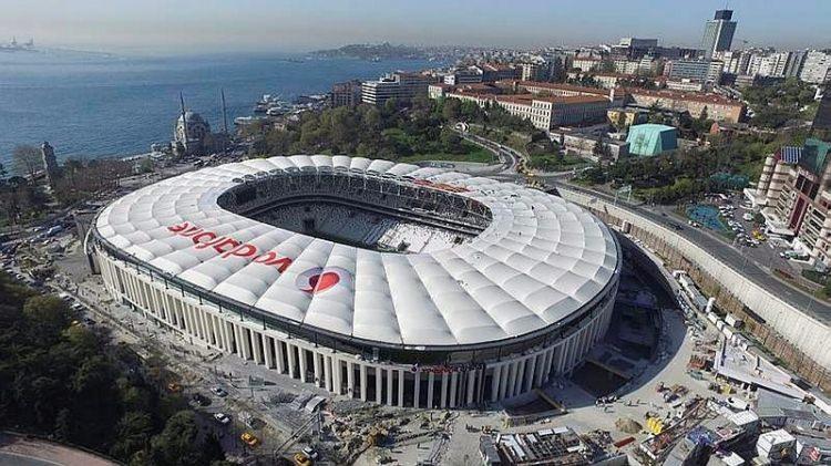 <p>Vodafone Arena<br />
<br />
Ali Koç’un TFF Başkanı Demirören’e şakayla karışık, “İstanbul taraftarları olarak A Milli Takım’ı özledik” sözleri, maçların İstanbul’a taşınmasını gündeme getirdi. Aday ise henüz bir milli maça ev sahipliği yapmayan Beşiktaş’ın stadı Vodafone Arena.</p>
