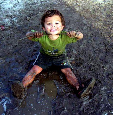 <p>Halbuki çocukların toprakla içli dışlı olması, hem sağlıkları hemde gelişimleri için çok önemlidir. İşte bunun 9 nedeni:</p>
