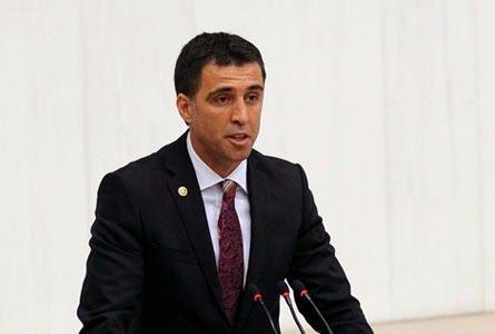 <p><span style="color:rgb(255, 255, 255)">16 Aralık 2013 günü mensubu olduğu partisinden istifa etmesinin ardından siyasi hayatını bağımsız milletvekili olarak devam ettirdi. 7 Haziran 2015 genel seçimlerinde yine İstanbul 3. bölgeden, bu kez bağımsız milletvekili adayı oldu, ancak seçilemedi.</span></p>
