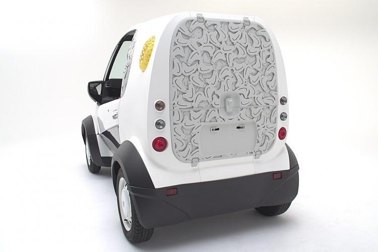 <p><span style="color:#D3D3D3">200 volt kaynağında tam şarj süresi 3 saatten az sürede tamamlanan 600 kg ağırlığındaki araç 70 km/s’lik hıza ulaşabiliyor.</span></p>