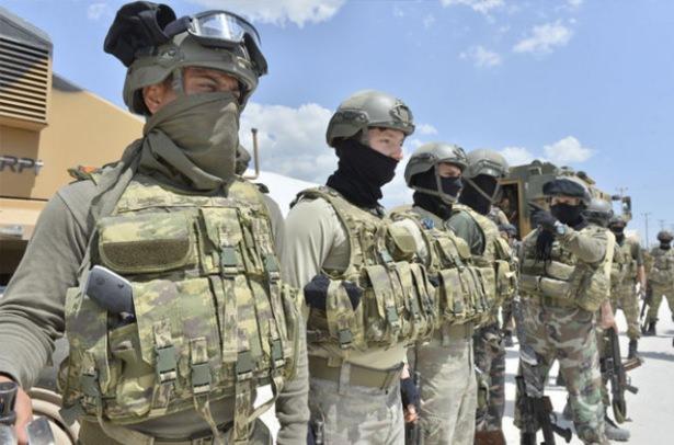 <p>Çemberin daralması karşısında örgüt mensuplarının yaşadığı panik kendi aralarındaki telsiz görüşmelerine de yansıdı.</p>
<p> </p>