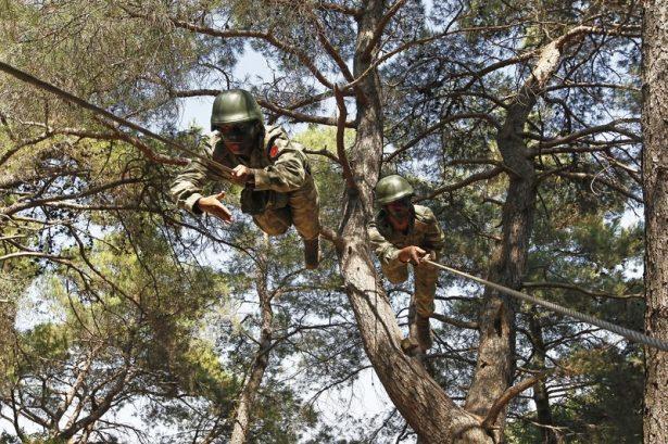 <p>Okulda 19 dost ve müttefik ülkeden 5'i kız 284 misafir öğrenci, Türk Harbiyelilerle akademik ve askeri olarak aynı standartlarda eğitim görüyor.</p>

<p> </p>

<p> </p>
