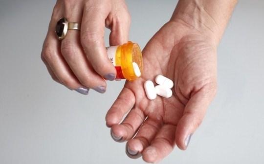 <p>20-30'lu yaşlarında 2 ay veya daha uzun süreli antibiyotik kullanan kişilerin, kullanmayanlara oranla yüzde 36 oranında daha fazla adenom teşhisi konuldu.</p>
