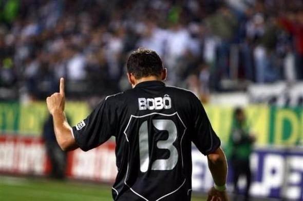 <p><strong>BOBO'NUN ADI GÜZEL</strong><br />
<br />
Bobo ve Gökhan Güleç’in yeni transfer olduğu sezondan maç sonrası…</p>
<p>Muhabir: Sergen, yeni transferler için neler söyleyeceksin?</p>
<p>Sergen: Gökhan genç çocuk, önünde daha çok yıllar var. Bobo…Bobo’nun da adı güzel.</p>