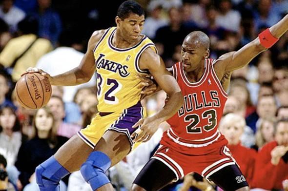 <p>"Bazen Michael Jordan o kadar güzel oynardı ki onu savunmaya calışmak yerine potayı güzel gören bir yerden Jordan'ın yapacağı şeyi izlemeyi seçiyordum, çünkü ertesi gün herkes o hareketten bahsederken tam anlamıyla görememiş olmak beni çıldırtıyordu." <br />
<br />
Magic Johnson.</p>
