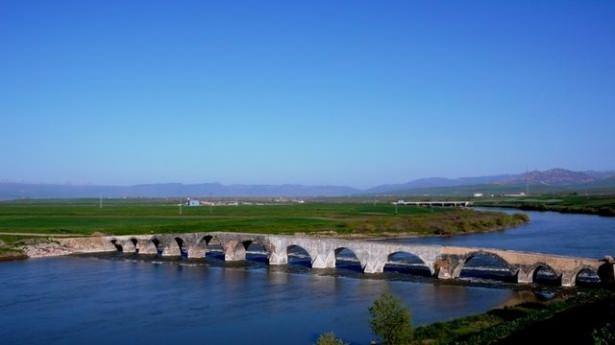 <p><strong>Muş</strong><br />
TOPLAM:77.5<br />
ERKEK: 74.2<br />
KADIN: 80.9</p>
