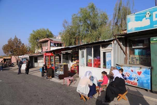 <p>Şırnak'ta 14 Mart'ta ilan edilen sokağa çıkma yasağının kısmen kaldırılmasıyla PKK'lı teröristlerin kente ve bölge halkına verdiği zarar ortaya çıktı. </p>