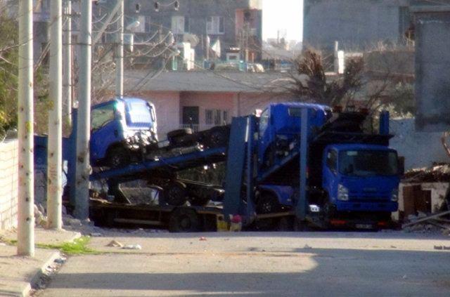 <p><strong>CİZRE TERÖRİSTLERDEN TEMİZLENDİ</strong><br />
<br />
Cizre'de 14 Aralık 2015'te başlatılan ve 2. Ordu Komutanı Orgeneral Adem Huduti tarafından yönetilen "Şehit Jandarma Astsubay Kıdemli Çavuş Burak Demirci Operasyonu"nun 59. gününde ilçe teröristlerden temizlendi.</p>
