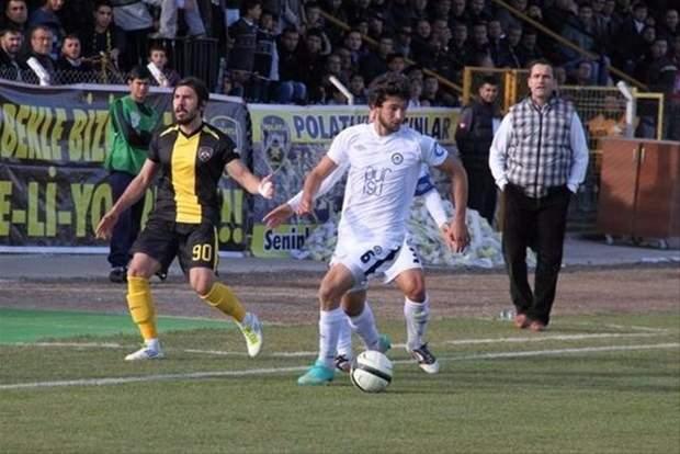 <p>Şener Özbayraklı (Solda)</p>

<p> </p>
