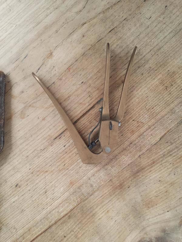<p><span style="color:#FFFFFF">Bu gördüğünüz metal ilk bakışta bir anlam ifade etmiyor. Ancak150 yıl önce o kullanılan silahların bir parçası olduğu ortaya çıktı.</span></p>