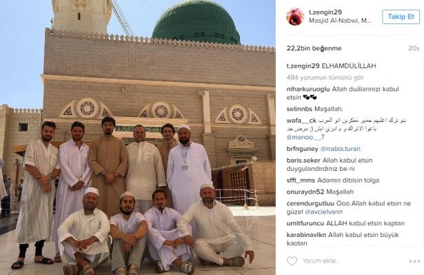 <p>Umre ziyareti gerçekleştiren Tolga Zengin, sosyal medya hesabından arkadaşlarıyla çektirdiği bir fotoğraf paylaşarak 'Elhamdülillah' yazdı. </p>
