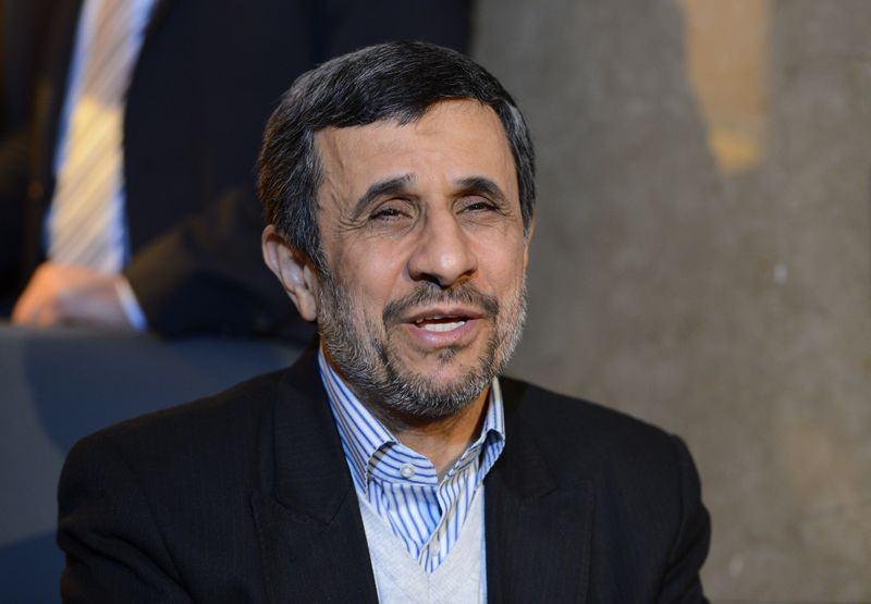 <p><strong>4 - Mahmud Ahmedinejad</strong><br />
<br />
İran'ın güçlü duruşunun temsilcilerinden biriydi Ahmedinejad. En sert liderlerden biri olarak öne çıkıyor. Özellikle nükleer çalışmalar konusunda dünyaya çektiği rest ile gündeme oturdu. Kimseden korkmadığını gösterdi. İran O'nun sayesinde etkin bir ülke haline geldi</p>
